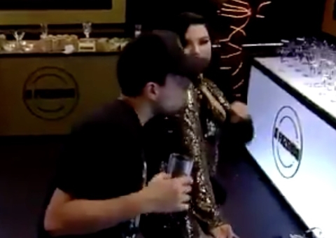 A Fazenda: Lucas Maciel aperta bumbum de Raissa e é acusado de assédio