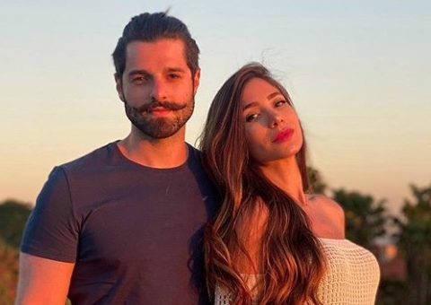 Alok e Romana Novais revelam nome da filha e web reage: 'nome de cachorro'