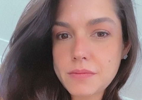 Thais Fersoza é alvo de críticas ao posar com maiô colado: 'tá inchada'