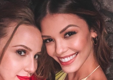 Marcella Rica e Vitória Strada aparecem em foto sexy: 'cheiro de amor'