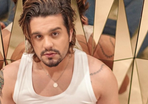 Solteiro, Luan Santana posta foto sem camisa e curte praia no México 