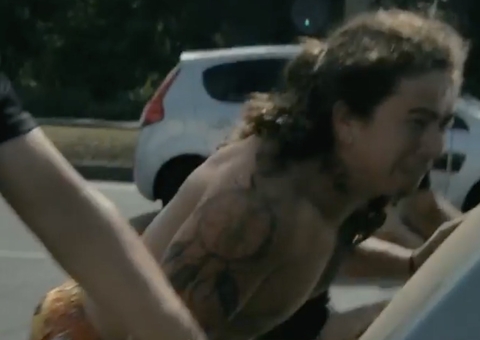 Whindersson posta vídeo novo empurrando carro no prego em Manaus