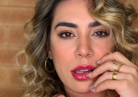 Naiara Azevedo exibe tanquinho após perder 30 kg e fazer lipo LAD