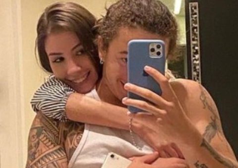 Namorada de Whindersson rebate internauta ao ser chamada de 'aproveitadora'