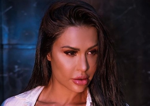 Sem perceber, Gracyanne Barbosa mostra parte íntima em vídeo 