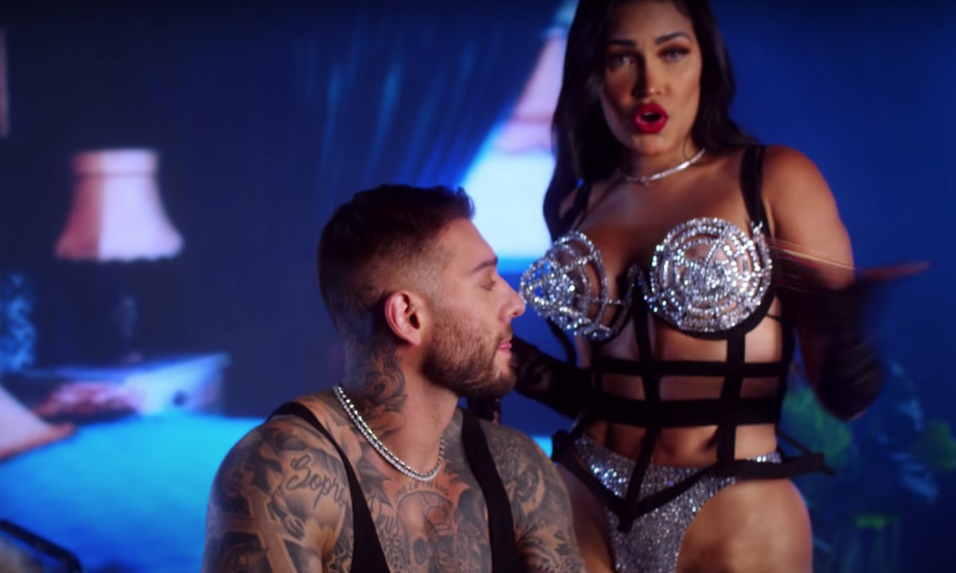 Seminua, Flay leva Lucas Lucco para lugar reservado em 'Dois Vagabundos'