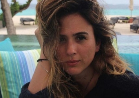 Tatá Werneck impressiona com foto de bumbum perfeito e topless