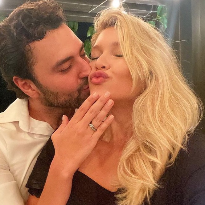 Filha do cantor Leandro é pedida em casamento: 'momento mais importante'