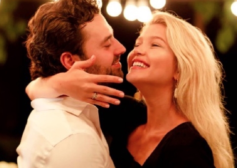 Filha do cantor Leandro é pedida em casamento: 'momento mais importante'