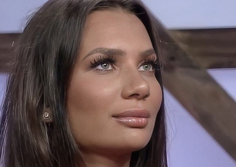 Stéfani Bays posta foto sendo medicada e preocupa fãs: 'tanta informação'