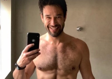 Sérgio Marone choca ao mostrar volume em toalha após banho