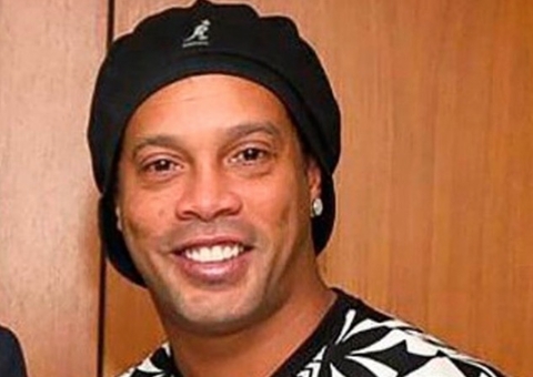 Mãe de Ronaldinho Gaúcho é internada com Covid-19; jogador pede orações