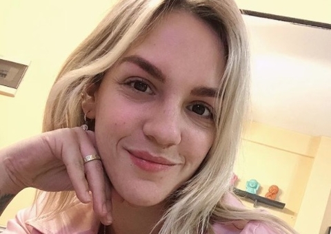 Atriz de Chiquititas pede ajuda após marido ser preso e sofrer AVC 