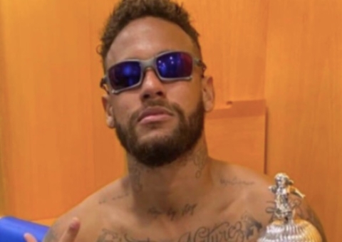 Repórter da CNN Brasil se infiltra em festa de Neymar 