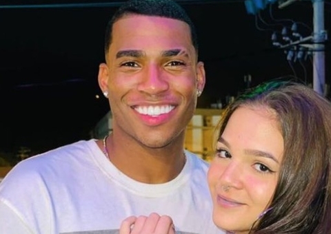 Mel Maia surge agarradinha com ex-Flamengo, Jean Lucas