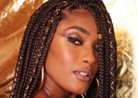 Erika Januza posta primeira foto com o namorado, filho de Carol Nakamura