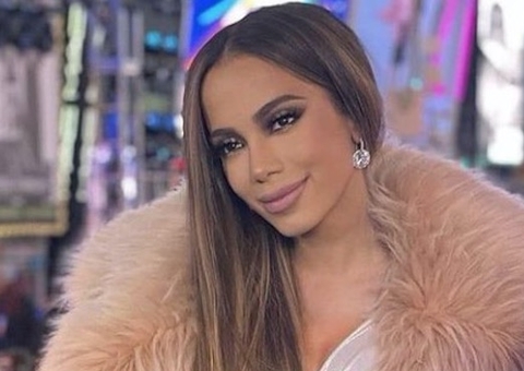 Anitta leva susto ao ter quarto de hotel 'invadido' por fãs em Nova York
