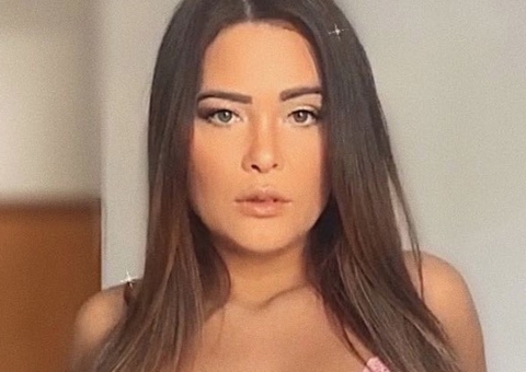 Geisy Arruda dispensa calcinha e posta foto ousada: 'bem raspadinha' 