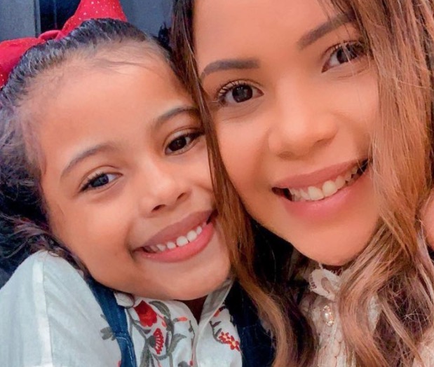 Filha da cantora Amanda Wanessa deixa hospital após cirurgia