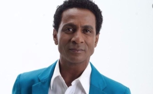 Ator Luis Miranda lamenta morte de prima vítima da Covid-19 em Manaus 