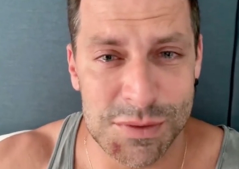 Henri Castelli chora e mostra mandíbula quebrada: 'covardemente agredido'