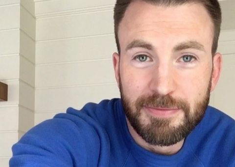 Sem camisa, Chris Evans surge todo tatuado e choca internautas