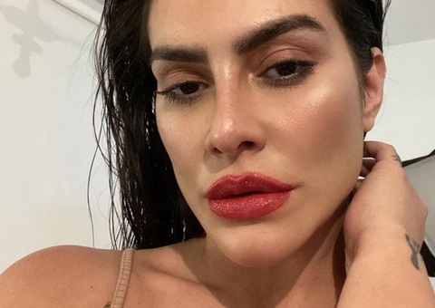 Cleo revela sexo a três com dois homens: 'fogo amigo'