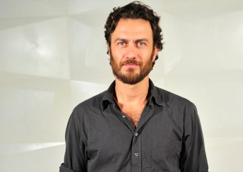 Irmã de Gabriel Braga Nunes choca web por semelhança com o ator; Confira