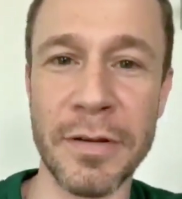 Tiago Leifert descobre música de Harry Styles e pira: ‘em nome do Senhor'