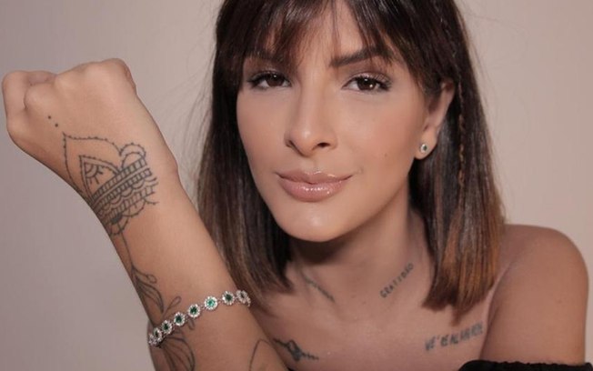 Lary Bottino lança coleção de joias após briga por pulseira com Ariadna  