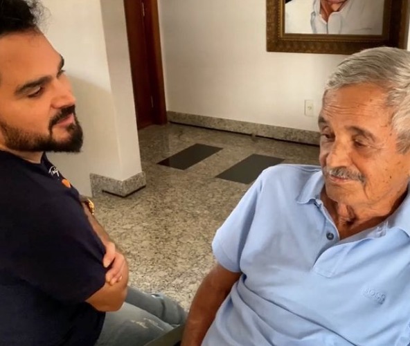 Com covid, Luciano Camargo não comparece ao velório do pai e desabafa