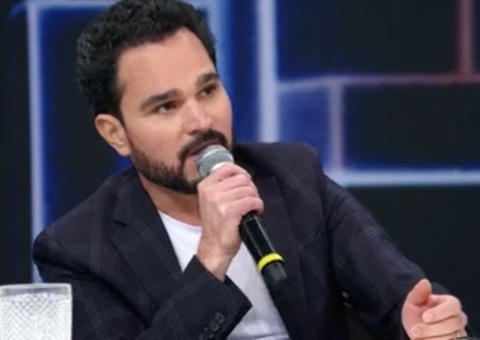 Luciano ficou em 'saia justa' ao falar da novela da Record na Globo