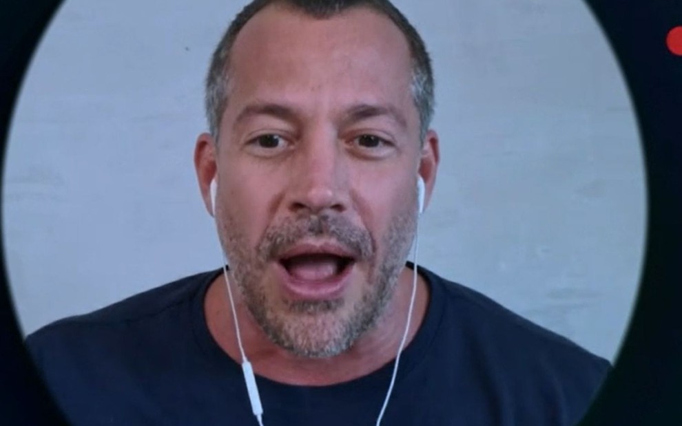 Malvino Salvador relembra perrengue com as partes íntimas em desfile 