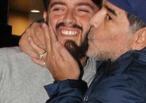 Filho de Maradona está com Covid-19 e não comparece ao velório do pai