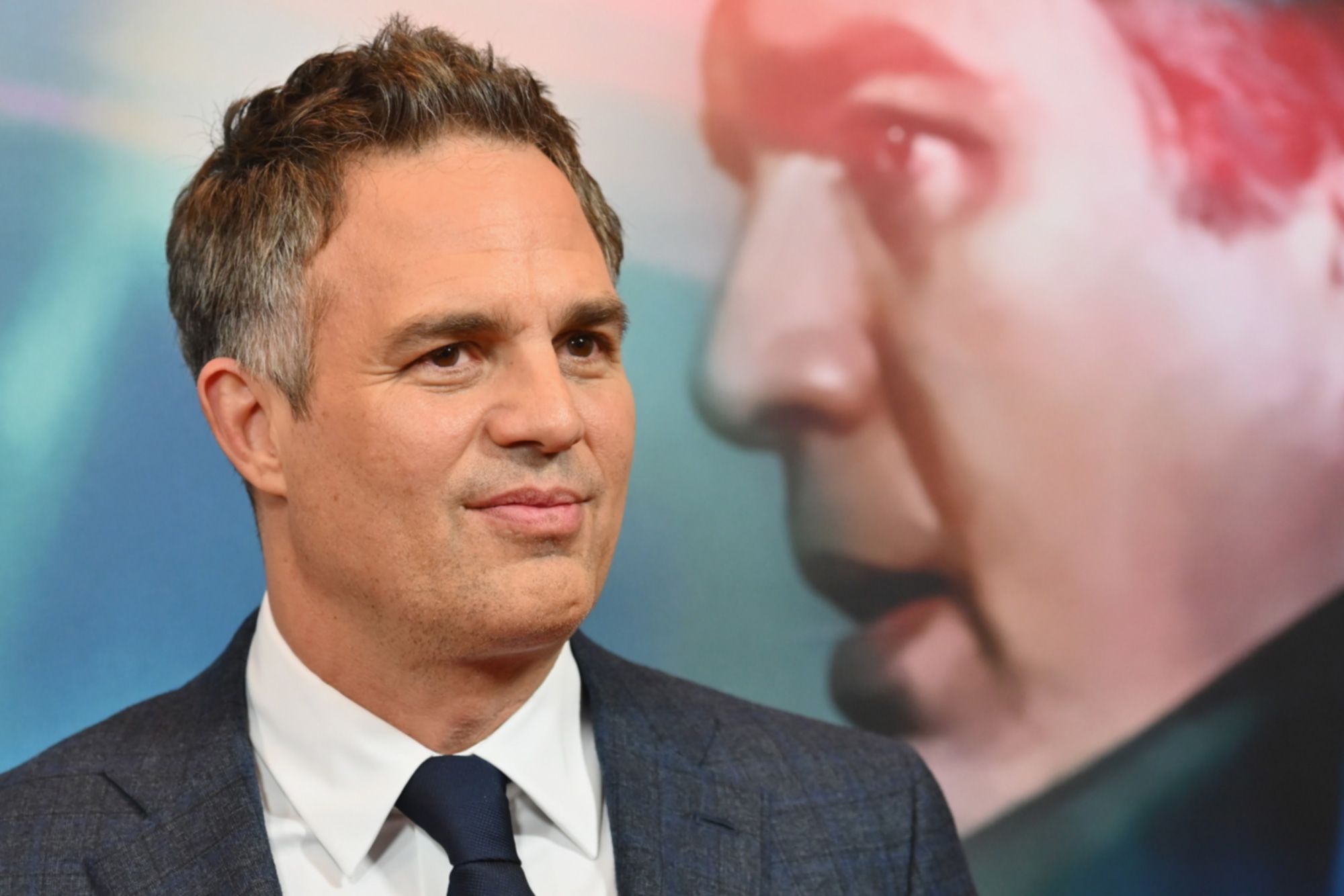 Mark Ruffalo debocha de Trump ao comentar vazamento do nude de Chris Evans 