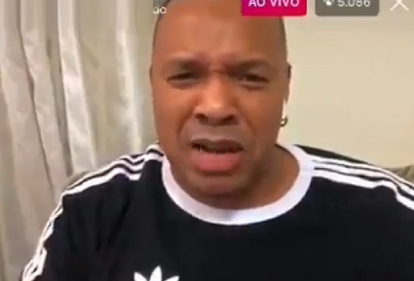 Acusado de estupro, vocalista do Molejo pira em entrevista: ‘comi o viado'