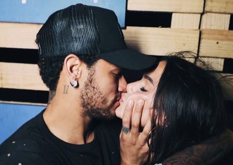 Neymar desarquiva fotos com Bruna Marquezine e fãs piram: 'reconciliação?'