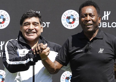 Pelé lamenta morte de Maradona: 'Um dia vamos bater bola no céu'