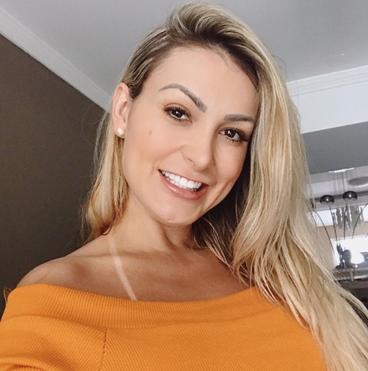 Andressa Urach escolhe nova igreja e relembra 'fundo do poço' na Universal