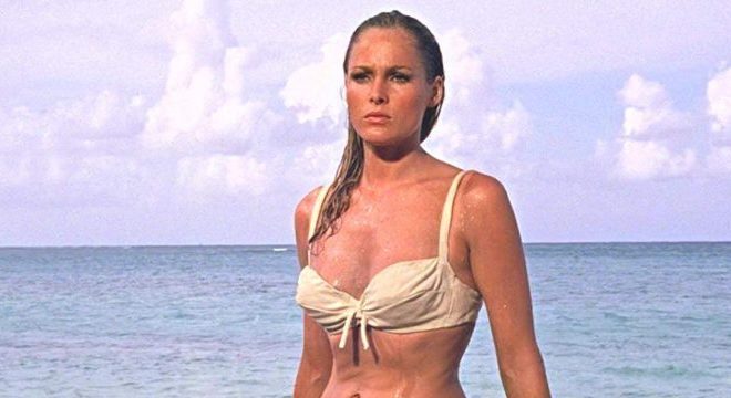 Biquíni de atriz de '007' está em leilão por valor milionário; veja