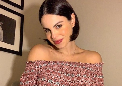 Sthefany Brito rebate comentários sobre sua barriga 'estar estranha'