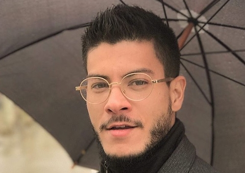 Arthur Aguiar se converte ao evangelho após polêmicas com Mayra Cardi