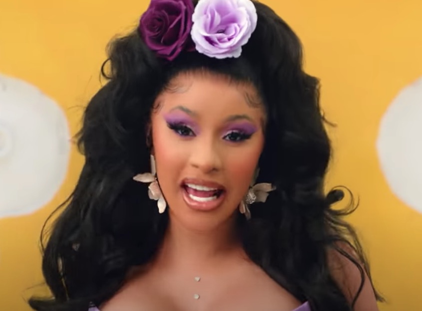 Cardi B se pronuncia após divulgar nudes sem querer 