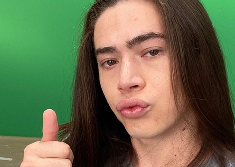 Whindersson Nunes curte passeio de barco em Manaus no sigilo