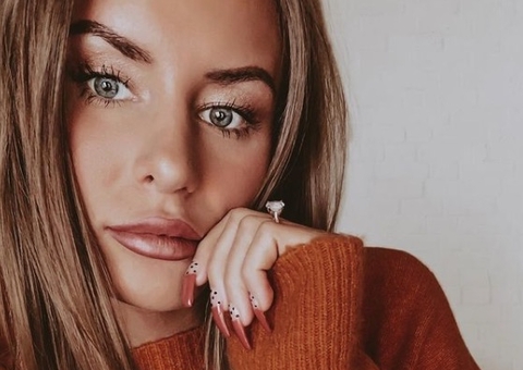 Influencer é encontrada morta em estrada