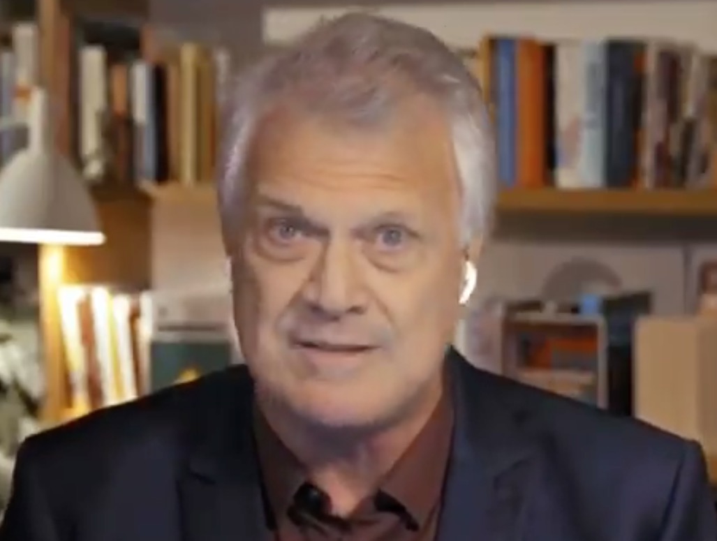 Vídeo: Pedro Bial chama Bolsonaro de 'acéfalo' e 'desgovernante'