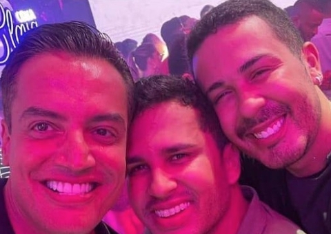 Carlinhos Maia faz mega festa de 'Natal' e aglomera centenas em pandemia