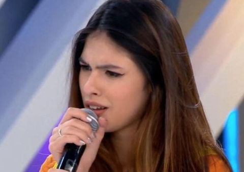 Atriz de Carrossel passa mal no 'Domingo Legal' e vai para o ambulatório