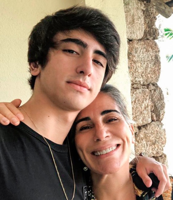 Filho gato de Gloria Pires chama atenção dos internautas 