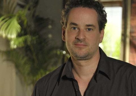 Mãe do ator Dan Stulbach está na UTI com Covid; pai morreu da doença